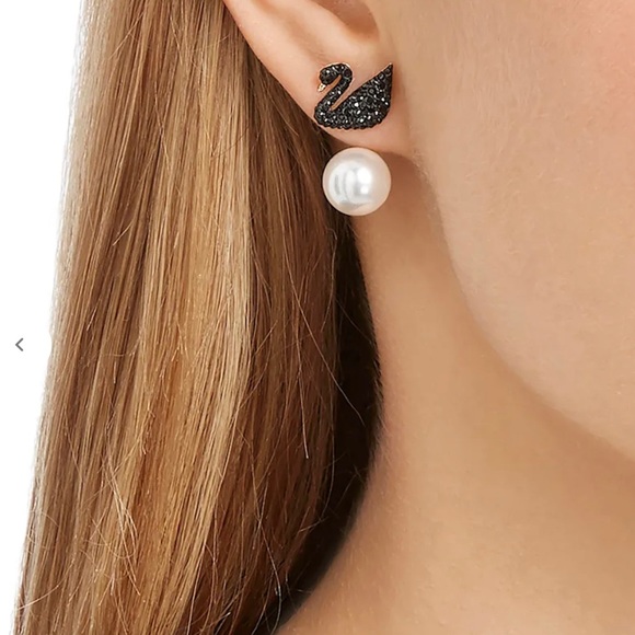 Jewelry - Swarovski Iconic Swan earring